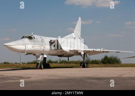 Tupolev Tu-22 Binder Heavy Bomber Jet dell'aeronautica russa presso la base dell'aeronautica militare Ryazan Engels Foto Stock