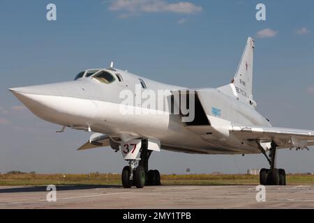 Tupolev Tu-22 Binder Heavy Bomber Jet dell'aeronautica russa presso la base dell'aeronautica militare Ryazan Engels Foto Stock