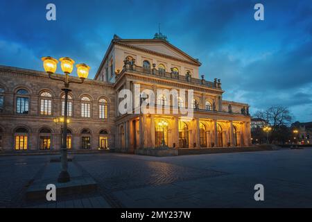 Teatro dell'Opera di Hannover di notte - Hannover, bassa Sassonia, Germania Foto Stock