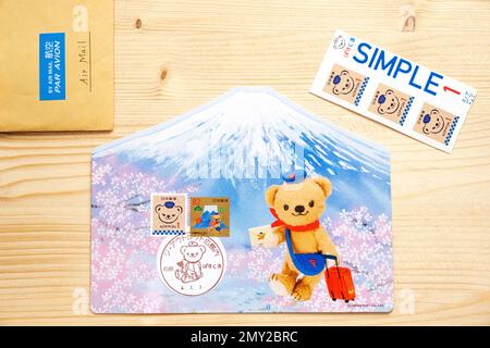 Posukuma Postcard, Mascotte Japan Post, cartolina giapponese, francobolli giapponesi, orso postale carino Kawaii, orsacchiotto giapponese, cartolina giapponese Foto Stock