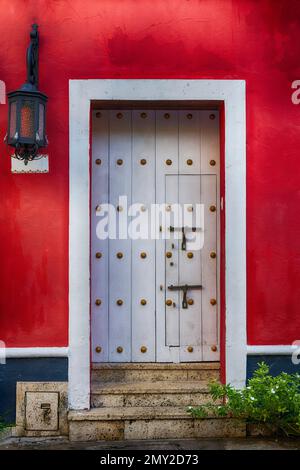 Vecchie porte nella città fortificata di Cartagena, Colombia Foto Stock