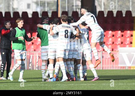 Benevento, Italia. 04th Feb, 2023. Nicholas Pierini af Venezia FC festeggia dopo aver segnato il gol durante l'incontro di Serie B tra Benevento Calcio e Venezia FC allo Stadio Ciro Vigorito Credit: Independent Photo Agency/Alamy Live News Foto Stock