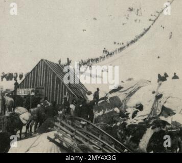 Diretto per i campi d'oro Klondike, Chilkoot Pass, Alaska, USA 1898 Foto Stock