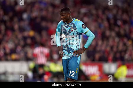 Paul Onuachu di Southampton appare sconsolato durante la partita della Premier League al GTECH Community Stadium, Londra. Data immagine: Sabato 4 febbraio 2023. Foto Stock