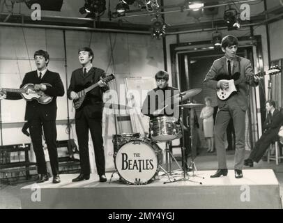 Membri della band pop rock britannica Beatles: Da sinistra Paul McCartney, John Lennon, Ringo Starr, e George Harrison, Regno Unito 1960s Foto Stock