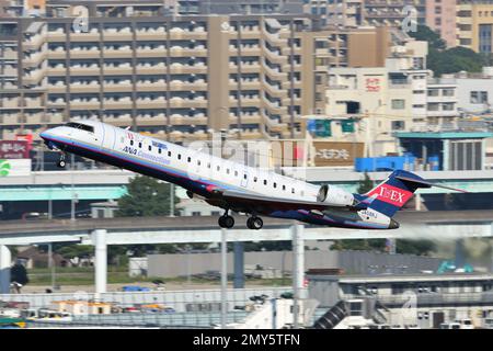 Prefettura di Fukuoka, Giappone - 02 luglio 2022: Aereo passeggeri Ibex Airlines Bombardier CRJ-700ER (JA08RJ). Foto Stock