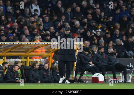 Wolverhampton, Regno Unito. 04th Feb, 2023. Jurgen Klopp, il manager di Liverpool guarda su. Incontro della Premier League, Wolverhampton Wanderers/Liverpool allo stadio Molineux di Wolverhampton, Inghilterra, sabato 4th febbraio 2023. Questa immagine può essere utilizzata solo per scopi editoriali. Solo per uso editoriale, licenza richiesta per uso commerciale. Non è utilizzabile nelle scommesse, nei giochi o nelle pubblicazioni di un singolo club/campionato/giocatore. pic di Chris Stading/Andrew Orchard sports photography/Alamy Live news Credit: Andrew Orchard sports photography/Alamy Live News Foto Stock