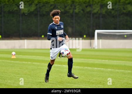 Swansea, Galles. 4 febbraio 2023. Joshua Stephenson di Millwall in azione durante il gioco della Professional Development League tra Swansea City Under 18 e Millwall Under 18 alla Swansea City Academy di Swansea, Galles, Regno Unito, il 4 febbraio 2023. Credit: Duncan Thomas/Majestic Media. Foto Stock