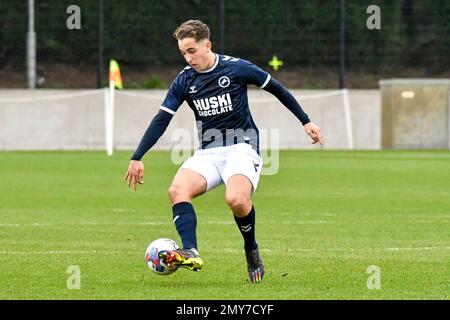 Swansea, Galles. 4 febbraio 2023. Alfie Massey di Millwall in azione durante la partita della Professional Development League tra Swansea City Under 18 e Millwall Under 18 alla Swansea City Academy di Swansea, Galles, Regno Unito, il 4 febbraio 2023. Credit: Duncan Thomas/Majestic Media. Foto Stock