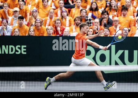 GRONINGEN - Tim van Rijthoven (Paesi Bassi) in azione contro Alex Molcan (Slovacchia) durante il turno di qualificazione per le finali della Coppa Davis. Il vincitore si qualificherà per la fase di gruppo delle finali della Coppa Davis di settembre. LEVIGATRICE AP KING Foto Stock