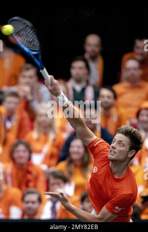 GRONINGEN - Tim van Rijthoven (Paesi Bassi) in azione contro Alex Molcan (Slovacchia) durante il turno di qualificazione per le finali della Coppa Davis. Il vincitore si qualificherà per la fase di gruppo delle finali della Coppa Davis di settembre. ANP SANDER KONING netherlands OUT - belgium OUT Credit: ANP/Alamy Live News Foto Stock