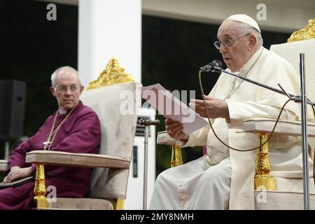 Papa Francesco frequenta un servizio di preghiera ecumenica nel Mausoleo Giovanni Garang di Juba, Soudan meridionale, il 4 febbraio 2023. Insieme all'Arcivescovo di Canterbury Justin Welby (a sinistra), il Papa trascorre tre giorni in Sudan meridionale per un pellegrinaggio ecumenico per la pace. Foto: (EV) Vaticano Media / ABACAPRESS.COM Foto Stock