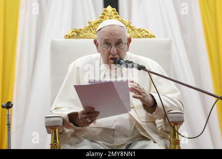 Papa Francesco frequenta un servizio di preghiera ecumenica nel Mausoleo Giovanni Garang di Juba, Soudan meridionale, il 4 febbraio 2023. Il Papa trascorre tre giorni in Sudan meridionale in pellegrinaggio ecumenico per la pace. Foto: (EV) Vaticano Media / ABACAPRESS.COM Foto Stock