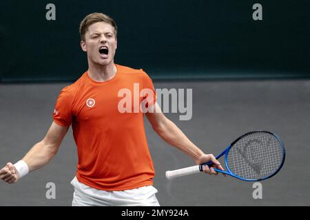 GRONINGEN - Tim van Rijthoven (Paesi Bassi) vince la seconda partita contro la Slovacchia durante il turno di qualificazione per le finali della Coppa Davis. Il vincitore si qualificherà per la fase di gruppo delle finali della Coppa Davis di settembre. LEVIGATRICE AP KING Foto Stock