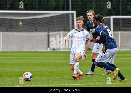 Swansea, Galles. 4 febbraio 2023. Joshua Carey di Swansea City in azione durante il gioco della Professional Development League tra Swansea City Under 18 e Millwall Under 18 alla Swansea City Academy di Swansea, Galles, Regno Unito, il 4 febbraio 2023. Credit: Duncan Thomas/Majestic Media. Foto Stock