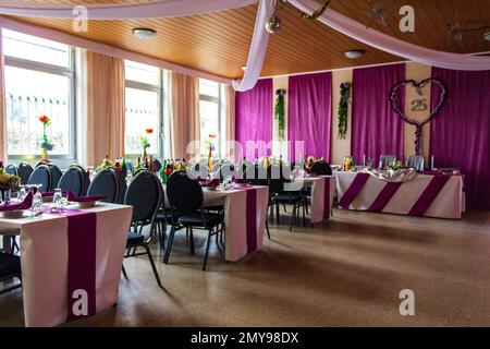 Matrimonio d'argento 25 anni di decorazione per la celebrazione nella sala a Geestemünde Bremerhaven Brema Germania. Foto Stock