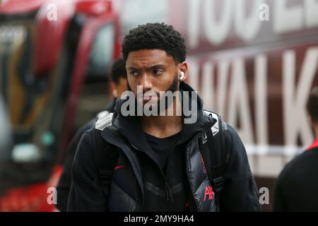 Wolverhampton, Regno Unito. 04th Feb, 2023. Joe Gomez di Liverpool arriva allo stadio. Incontro della Premier League, Wolverhampton Wanderers/Liverpool allo stadio Molineux di Wolverhampton, Inghilterra, sabato 4th febbraio 2023. Questa immagine può essere utilizzata solo per scopi editoriali. Solo per uso editoriale, licenza richiesta per uso commerciale. Non è utilizzabile nelle scommesse, nei giochi o nelle pubblicazioni di un singolo club/campionato/giocatore. pic di Chris Stading/Andrew Orchard sports photography/Alamy Live news Credit: Andrew Orchard sports photography/Alamy Live News Foto Stock