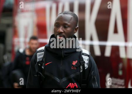 Wolverhampton, Regno Unito. 04th Feb, 2023. Naby Keita di Liverpool arriva allo stadio. Incontro della Premier League, Wolverhampton Wanderers/Liverpool allo stadio Molineux di Wolverhampton, Inghilterra, sabato 4th febbraio 2023. Questa immagine può essere utilizzata solo per scopi editoriali. Solo per uso editoriale, licenza richiesta per uso commerciale. Non è utilizzabile nelle scommesse, nei giochi o nelle pubblicazioni di un singolo club/campionato/giocatore. pic di Chris Stading/Andrew Orchard sports photography/Alamy Live news Credit: Andrew Orchard sports photography/Alamy Live News Foto Stock