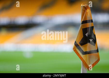 Wolverhampton, Regno Unito. 04th Feb, 2023. Vista generale della bandiera d'angolo all'interno dello stadio. Incontro della Premier League, Wolverhampton Wanderers/Liverpool allo stadio Molineux di Wolverhampton, Inghilterra, sabato 4th febbraio 2023. Questa immagine può essere utilizzata solo per scopi editoriali. Solo per uso editoriale, licenza richiesta per uso commerciale. Non è utilizzabile nelle scommesse, nei giochi o nelle pubblicazioni di un singolo club/campionato/giocatore. pic di Chris Stading/Andrew Orchard sports photography/Alamy Live news Credit: Andrew Orchard sports photography/Alamy Live News Foto Stock