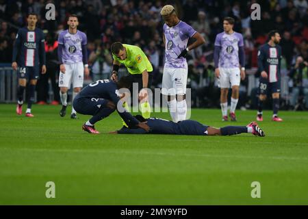 Parigi, Parigi, Francia. 4th Feb, 2023. PSG Midfield RENATO SANCHES lascerà il campo ferito durante il campionato francese di calcio Ligue 1 Uber mangia tra PSG e Tolosa allo stadio Parc des Princes - Parigi France.PSG ha vinto 2:1 (Credit Image: © Pierre Stevenin/ZUMA Press Wire) SOLO PER USO EDITORIALE! Non per USO commerciale! Foto Stock