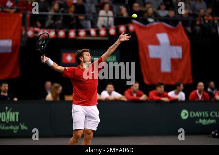 Treviri, Germania. 04th Feb, 2023. Tennis, uomini: Coppa Davis - turno di qualificazione, qualificazione, Germania - Svizzera; single. Lo svizzero Stan Wawrinka è in servizio contro la tedesca Altmaier. Credit: Harald Tittel/dpa/Alamy Live News Foto Stock