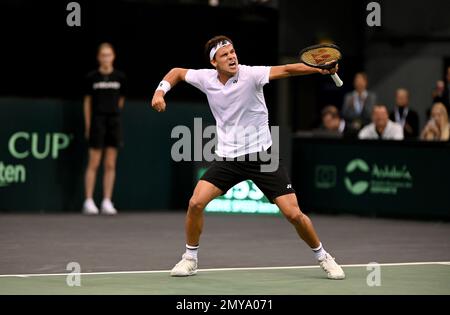 Treviri, Germania. 04th Feb, 2023. Tennis, uomini: Coppa Davis - turno di qualificazione, qualificazione, Germania - Svizzera; single. Daniel Altmaier, tedesco, allieta la partita contro Wawrinka. Credit: Harald Tittel/dpa/Alamy Live News Foto Stock