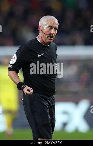 Arbitro Darren Bond durante la partita della Premier League tra Brentford e Southampton al GTECH Community Stadium di Brentford sabato 4th febbraio 2023. (Foto: Tom West | NOTIZIE MI) Credit: NOTIZIE MI & Sport /Alamy Live News Foto Stock