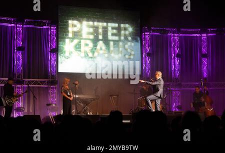 Stoccarda, Germania. 04th Feb, 2023. Peter Kraus è sul palco all'inizio del suo tour 'Meine Hits - Meine Idole'. La rock'n'roll, 83 anni fa, divenne nota come "l'Elvis tedesco" 60 anni fa. Credit: Marijan Murat/dpa/Alamy Live News Foto Stock