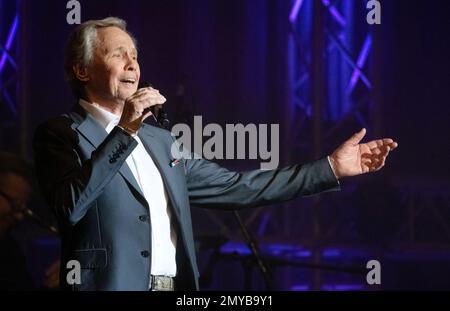 Stoccarda, Germania. 04th Feb, 2023. Peter Kraus è sul palco all'inizio del suo tour 'Meine Hits - Meine Idole'. La rock'n'roll, 83 anni fa, divenne nota come "l'Elvis tedesco" 60 anni fa. Credit: Marijan Murat/dpa/Alamy Live News Foto Stock