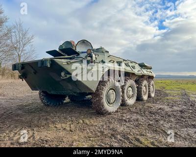 Primo piano di un portatore di personale corazzato anfibio a 8 ruote, russo sovietico BTR-80 8 (BTR80) Foto Stock