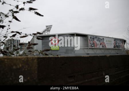 Una panoramica generale dello stadio durante la partita della Premier League tra Brentford e Southampton al GTECH Community Stadium di Brentford sabato 4th febbraio 2023. (Foto: Tom West | NOTIZIE MI) Credit: NOTIZIE MI & Sport /Alamy Live News Foto Stock