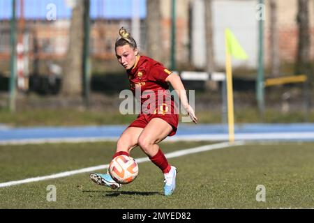 Seregno, Italia. 04th Feb, 2023. Ferruccio Stadium, 04.02.23 Giada Greggi (20 Roma) in occasione della Serie Un incontro tra Como Women e Roma allo Stadio Ferruccio di Seregno, Italia Soccer (Cristiano Mazzi/SPP) Credit: SPP Sport Press Photo. /Alamy Live News Foto Stock