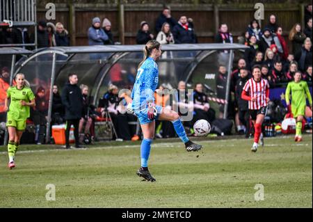 Mary Earps, portiere del Manchester United Women, controlla la palla contro le donne Sunderland nella fa Cup. Foto Stock