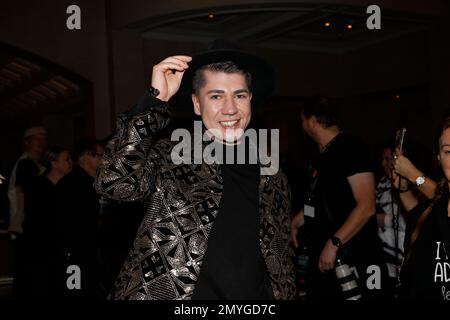 Maximilian Seitz bei der Anja Gockel Fashion Show 'sense' auf der Berlin Fashion Week Autunno/Inverno 2023 im Hotel Adlon Kempinski. Berlino, 18,0 Foto Stock