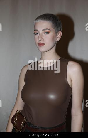 Lou-Anne Gleißenebner-Teskey bei der Anja Gockel Fashion Show 'sense Senses' auf der Berlin Fashion Week Autunno/Inverno 2023 im Hotel Adlon Kempinski. Foto Stock