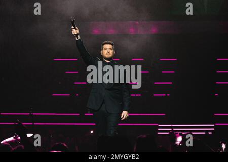 Milano, Italia, 04th Jan 2023. Il cantante canadese Michael Bublé suona dal vivo al Mediolanum Forum di Milano. Credits: Maria Laura Arturi/Alamy Live News Foto Stock