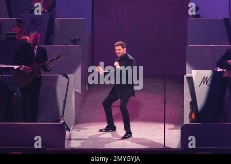 Milano, Italia, 04th Jan 2023. Il cantante canadese Michael Bublé suona dal vivo al Mediolanum Forum di Milano. Credits: Maria Laura Arturi/Alamy Live News Foto Stock