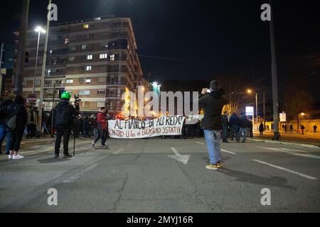 Roma, Italia. 04th Feb, 2023. Manifestazione a Roma organizzata da anarchici in solidarietà con l'anarchico Alfredo cospito (Foto di Matteo Nardone/Pacific Press/Sipa USA) Credit: Sipa USA/Alamy Live News Foto Stock