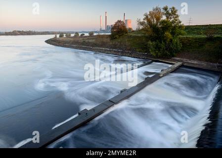 Emscher, foce nel Reno, all'alba, esposizione lunga, Dinslaken, basso Reno, Area della Ruhr, Renania settentrionale-Vestfalia, Germania, Europa Foto Stock