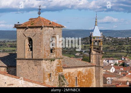 Trujillo, Chiesa nella piazza principale, Plaza Mayor, Provincia di Caceres, Spagna, Europa Foto Stock