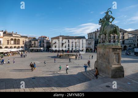 Trujillo, Piazza principale, Plaza Mayor, Monumento a Pizarro, Provincia di Caceres, Spagna, Europa Foto Stock