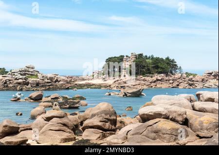 Île de Costaérès con Château de Costaérès, Côte de Granit Rose, Costa di granito rosa, Ploumanac'h, Perros-Guirec, Département Côtes-d'Armor, Bretagne, Foto Stock