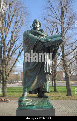 Statua di Martin Luther, Karl-Liebknecht-Straße, Mitte, Berlino, Germania, Europa Foto Stock