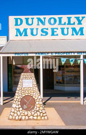 "Welcome Stranger" a Dunolly nei Goldfields di Victoria, commemorando il più grande bocconcino d'oro alluvionale del mondo trovato in questo quartiere. Foto Stock