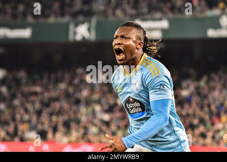 SIVIGLIA, SPAGNA - 4 FEBBRAIO: Joseph Aidoo di RC Celta de Vigo celebra il suo gol durante la partita tra Real Betis Balombies e RC Celta de Vigo di la Liga Santander il 4 febbraio 2022 a Benito Villamarin a Siviglia, Spagna. (Foto di Samuel Carreño/ PX Images) Foto Stock