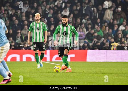 SIVIGLIA, SPAGNA - 4 FEBBRAIO: Nabil Fekir di Real Betis Balompie guidare la palla durante la partita tra Real Betis Balompie e RC Celta de Vigo di la Liga Santander il 4 febbraio 2022 a Benito Villamarin a Siviglia, Spagna. (Foto di Samuel Carreño/ PX Images) Foto Stock