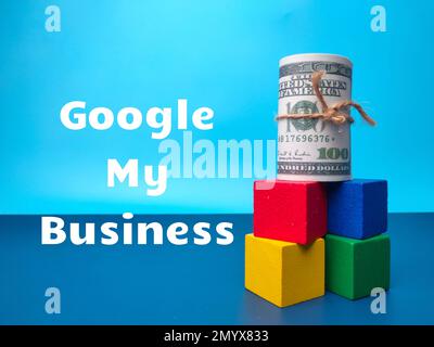 Perak, Malesia, novembre 24 2022: Vista dall'alto la parola Google My Business su uno sfondo blu. Foto Stock