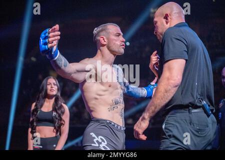 LOS ANGELES, CA - 4 FEBBRAIO: Brennan Ward si prepara a combattere Sabah Hamasi nella loro battaglia di pesi Welterweight durante l'evento Bellator 290 al Forum del 4 febbraio 2023 a Los Angeles, CA, USA. (Foto di Matt Davies/PxImages) Foto Stock