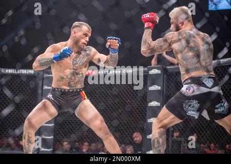 4 febbraio 2023, Los Angeles, CA, Los Angeles, CA, USA: LOS ANGELES, CA - 4 FEBBRAIO: (L-R) Brennan Ward batte Sabah Hamasi nella loro battaglia di pesi Welterweight durante l'evento Bellator 290 al Forum del 4 febbraio 2023 a Los Angeles, CA, USA. (Credit Image: © Matt Davies/PX Imagens via ZUMA Press Wire) SOLO PER USO EDITORIALE! Non per USO commerciale! Foto Stock