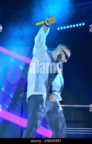 Leon, Messico. 04 Feb 2023. Il cantante colombiano Manuel Turizo, nominato dai Grammy, ha suonato sul palco del Teatro del Pueblo durante la Feria de Leon 2023. Credit: JUANJO Valdez / JVMODEL Credit: JVMODEL/Alamy Live News Foto Stock
